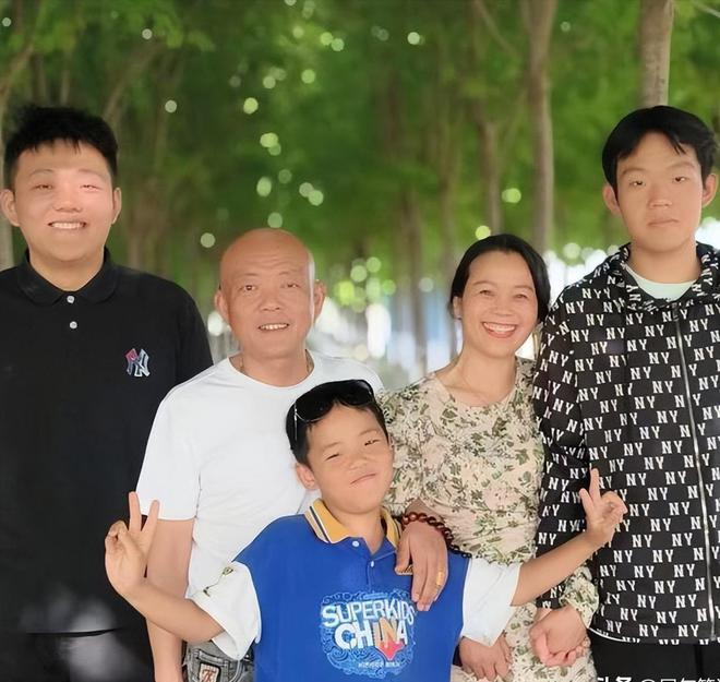 嫌疑人当场翻供抖腿瞪眼态度嚣张引众怒不朽情缘正规网站山东入室抢婴案开庭(图3)