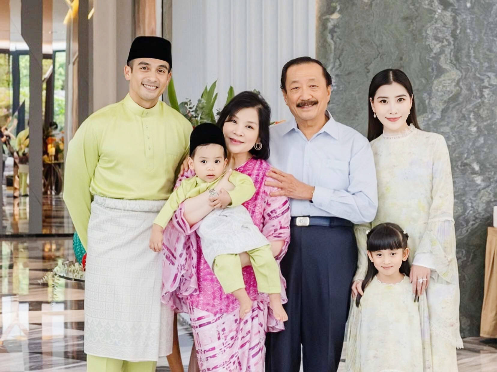 己挣飞机游艇拼30亿包389个衣品出众不朽情缘游戏入口刘德华小姨子怀三胎靠自(图22)