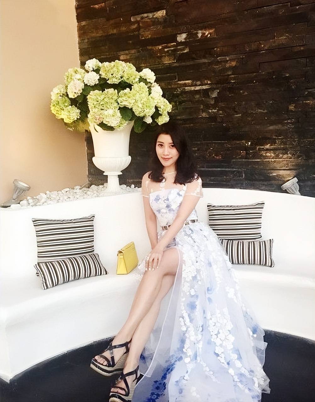 己挣飞机游艇拼30亿包389个衣品出众不朽情缘游戏入口刘德华小姨子怀三胎靠自(图13)